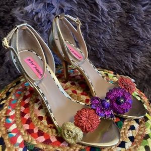 Betsy Johnson Gold Floral Glitter Sandals